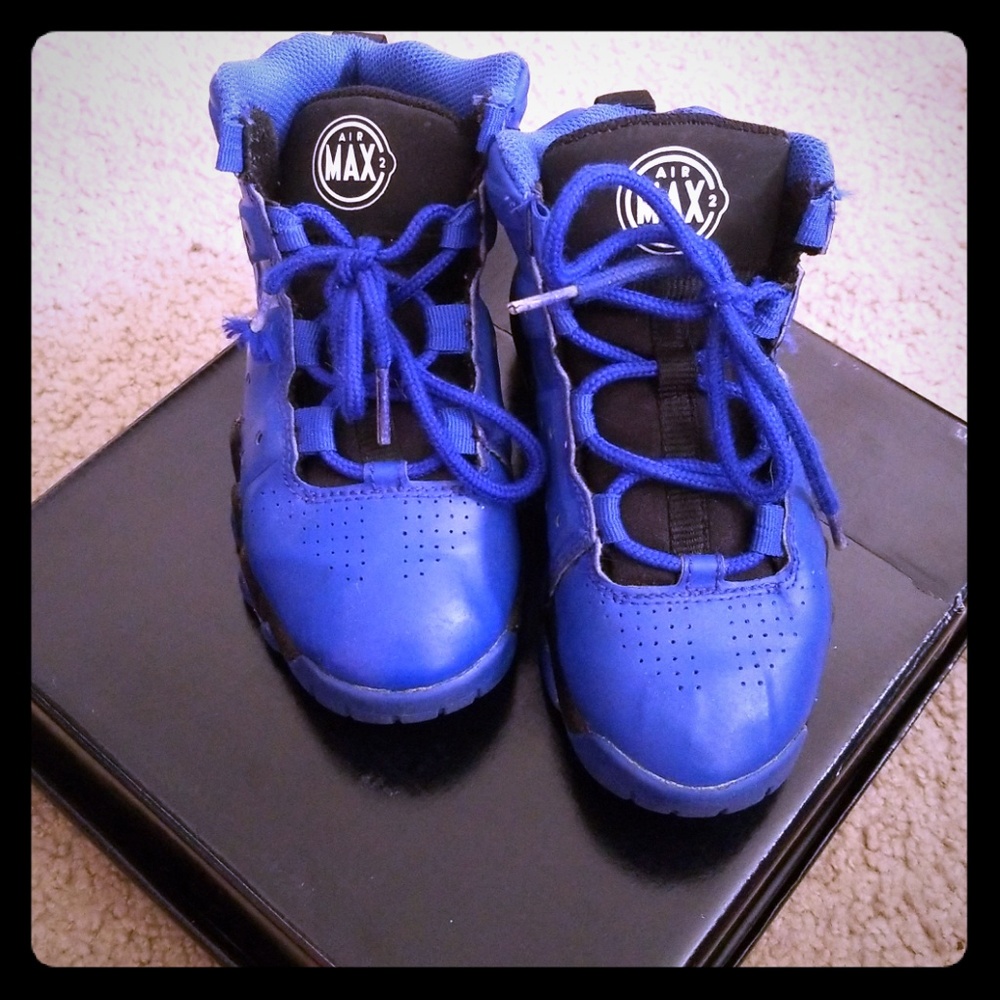 Boys Nike AIR MAX2 gently used